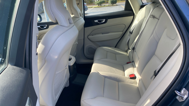 Volvo Xc60 2.0 T6 RC PHEV Inscription Expression 5dr AWD Auto Estate